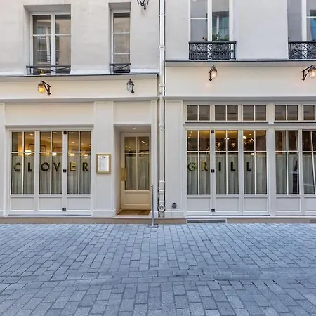 Lovely In Louvre * Paris