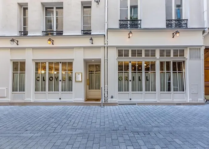 Lovely In Louvre * Paris